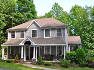 16 Carriage Ln, Woodbury, CT 06798