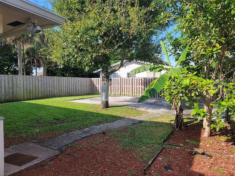 1601 SW 1st Ter #1 — Photo 33