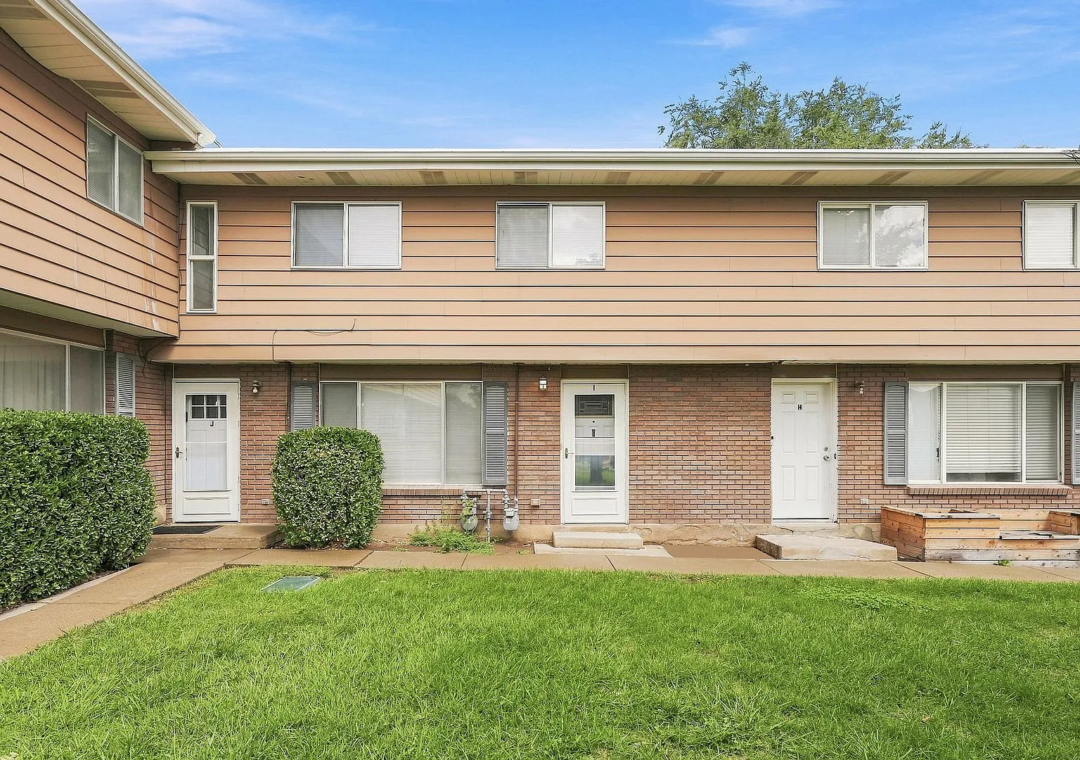 Charming 3 Bed, 2 Bath Pet-Friendly Home with Carport Parking & Included Washer/Dryer! - Availabl... — Photo 1