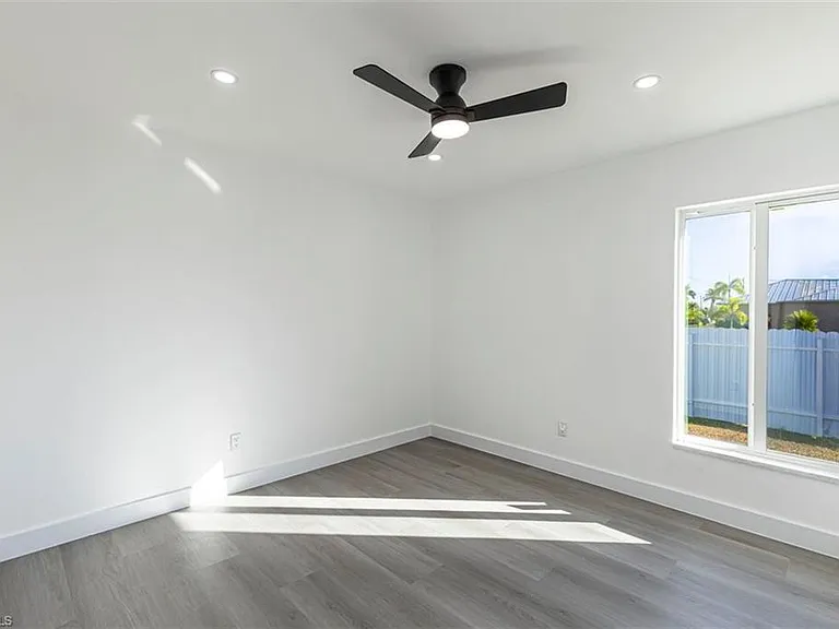 1230 NW 13th Ave — Photo 13