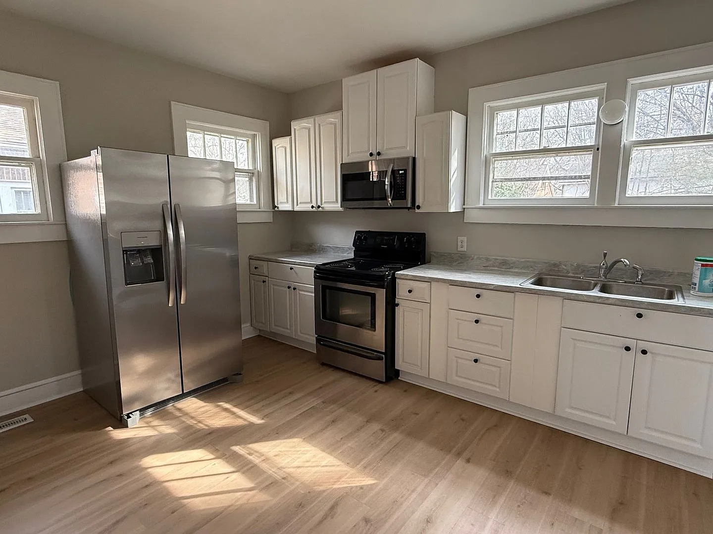 3 bedroom 1 bath house in Burlington — Photo 3