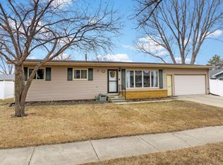 1836 10th St SW, Minot, ND 58701