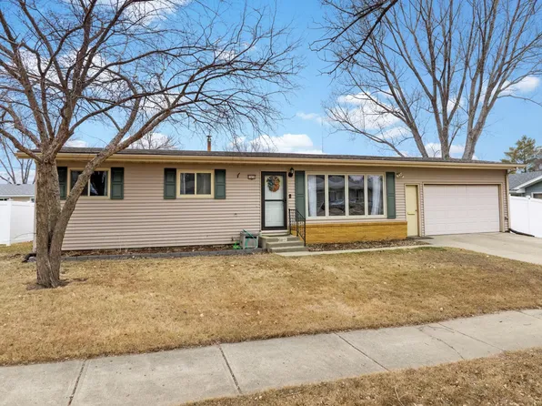 1836 10th St SW, Minot, ND 58701