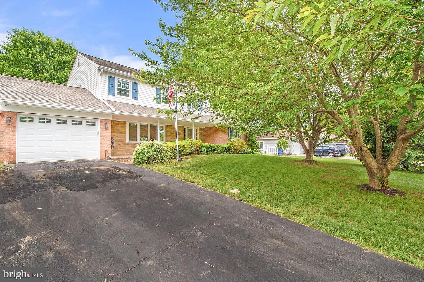 4121 Queen Mary Dr photo 1