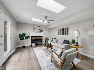 26 Greystone Ln, Sicklerville, NJ 08081