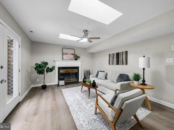 26 Greystone Ln, Sicklerville, NJ 08081