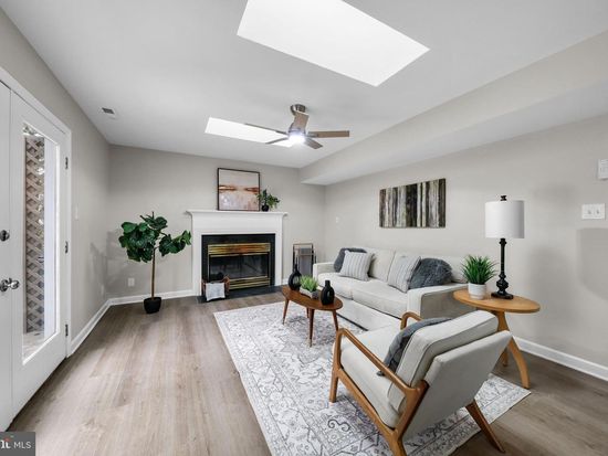 26 Greystone Ln, Sicklerville, NJ 08081