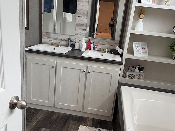 5th image of 643 Greene Rd #415