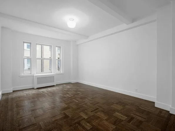 24 Fifth Avenue image 1 of 12