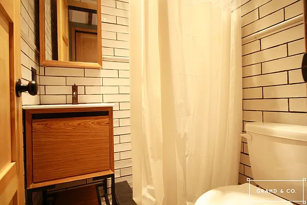 Rented by Grand & Co. | media 131