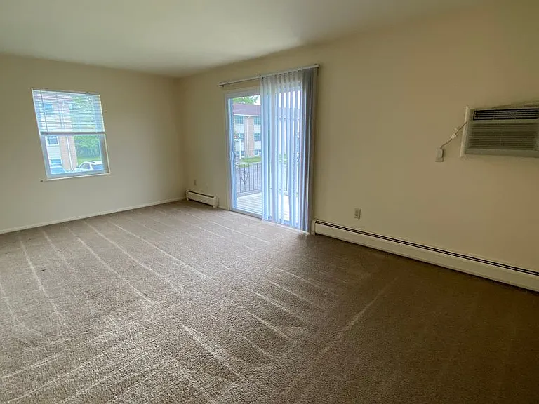 300 Sheridan Park — Photo 45