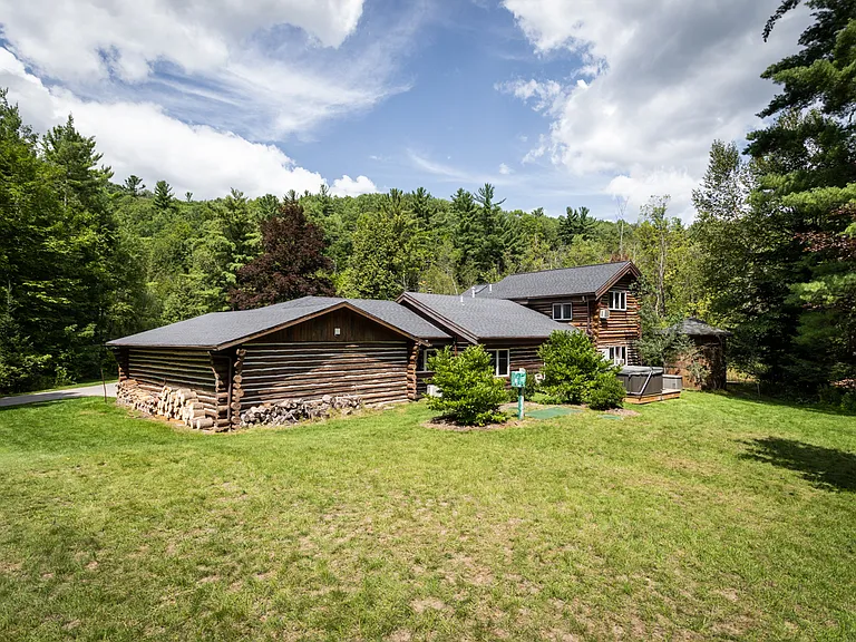1447 E River Rd — Photo 52