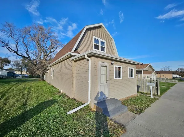 109 1st St NE, Rugby, ND 58368