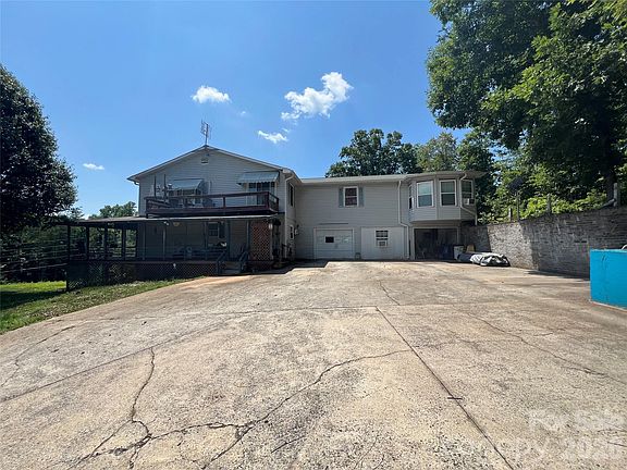 2nd image of 360 Carpenter Rd