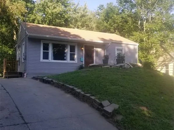 2323 26th St, Des Moines, IA 50310