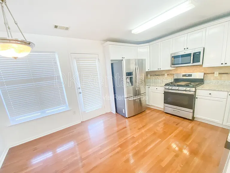 1068 S Gordon Rd SW — Photo 6