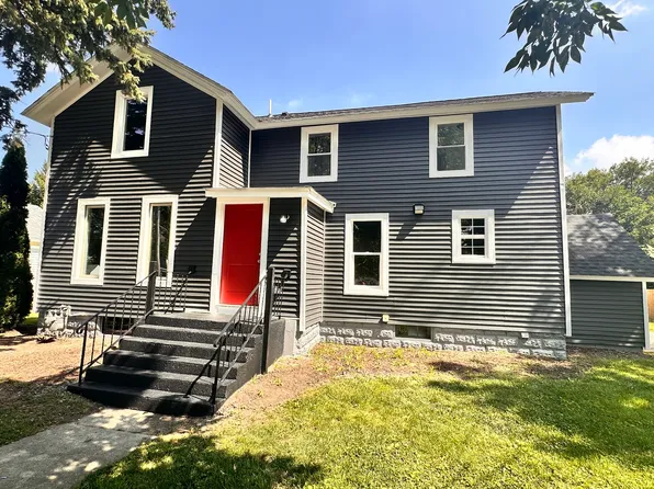 323 N Main St, Earlville, IL 60518