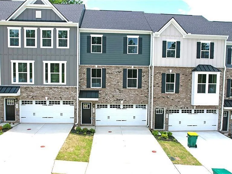 961 Woods Chapel Rd — Photo 1