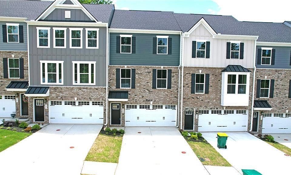 1st image of 961 Woods Chapel Rd