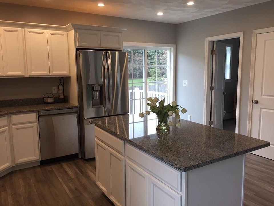 1st image of 12 Lynne Ave