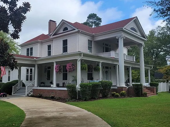 401 E Sanders St, Four Oaks, NC 27524