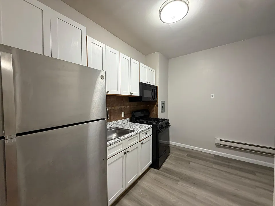 632 Bergen Ave #14E
