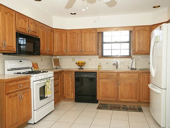 5th image of 55 Pocono Ave