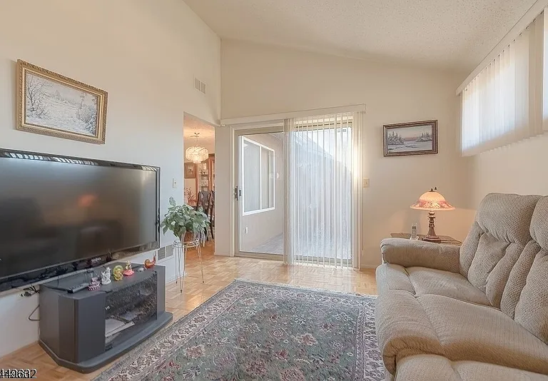 24 McChesney Ct — Photo 7
