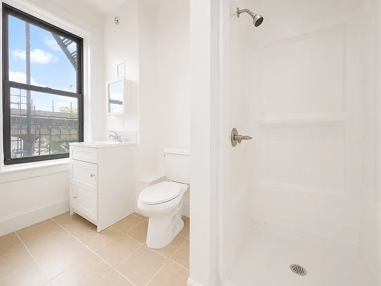 49 Kingston Ave #2R — Photo 6