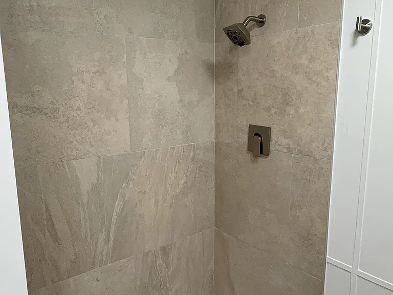 1051 Hawthorn St — Photo 32