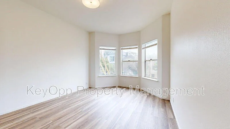 1 bed, 1.0 bath, 667 sqft, $4,250 — Photo 2