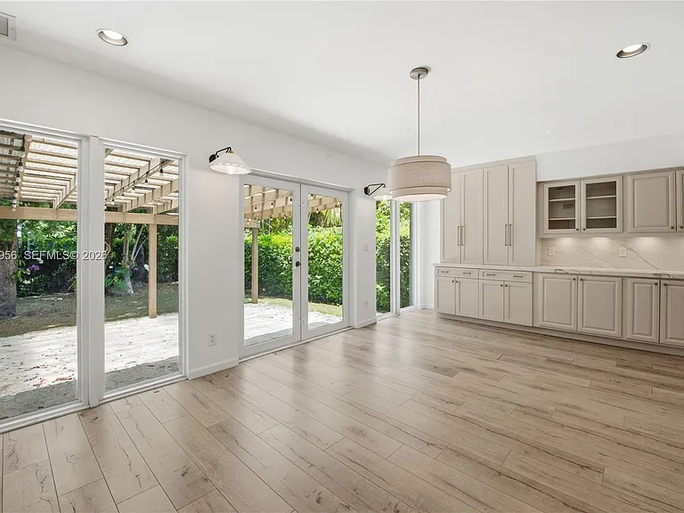 7220 SW 53rd Ct — Photo 3