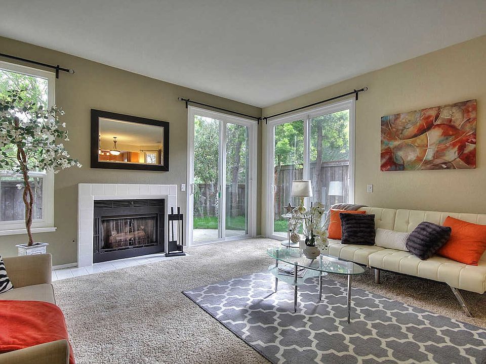 1st image of 31 Crown Cir