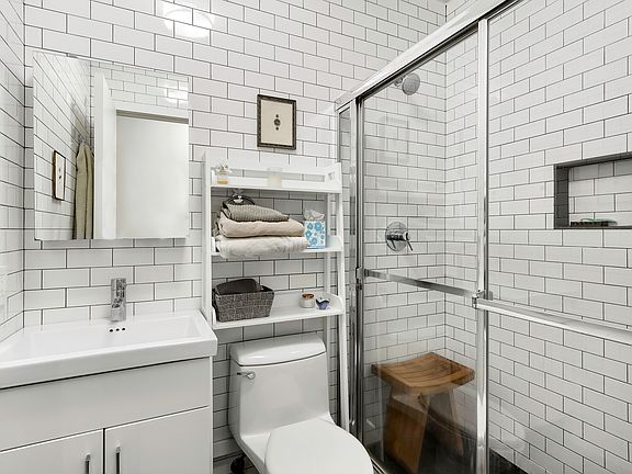 5th image of 252 E 110th St APT 3E