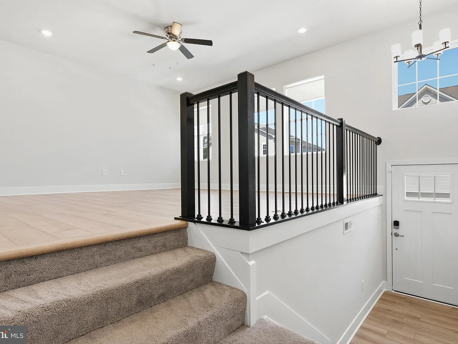 3 bed, 3.5 bath, 2327 sqft, $2,800 — Photo 3