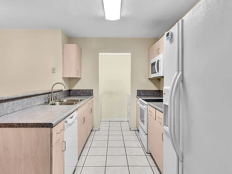 10240 NW 33rd Pl — Photo 24