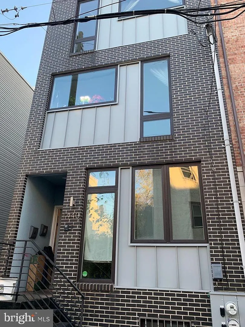 2 bed, 2.5 bath, 1968 sqft, $1,900 — Photo 1