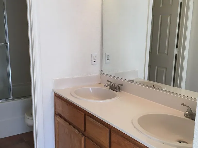 5000 Starling St — Photo 16
