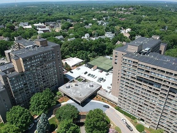 3rd image of 250 Hammond Pond Pkwy APT 512S