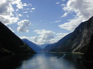 15 Wedgewood Rd, Fishkill, NY 12524