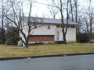 4 May Rd, Pearl River, NY 10965