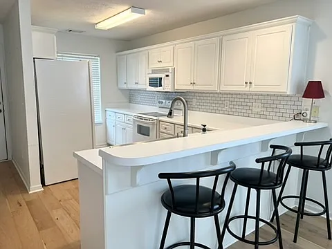 Bar top/Breakfast counter