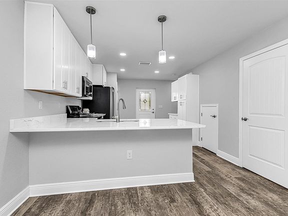 4th image of 309 E Virginia Ave #111