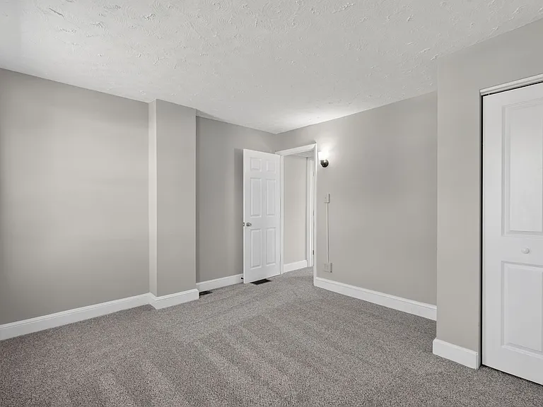 733 Center St — Photo 18