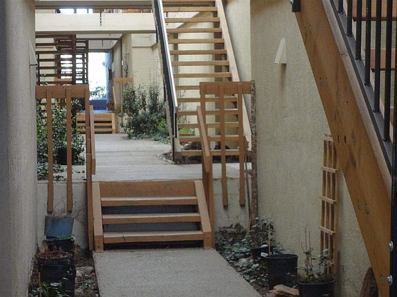 3rd image of 151 Calle Ojo Feliz Unit E