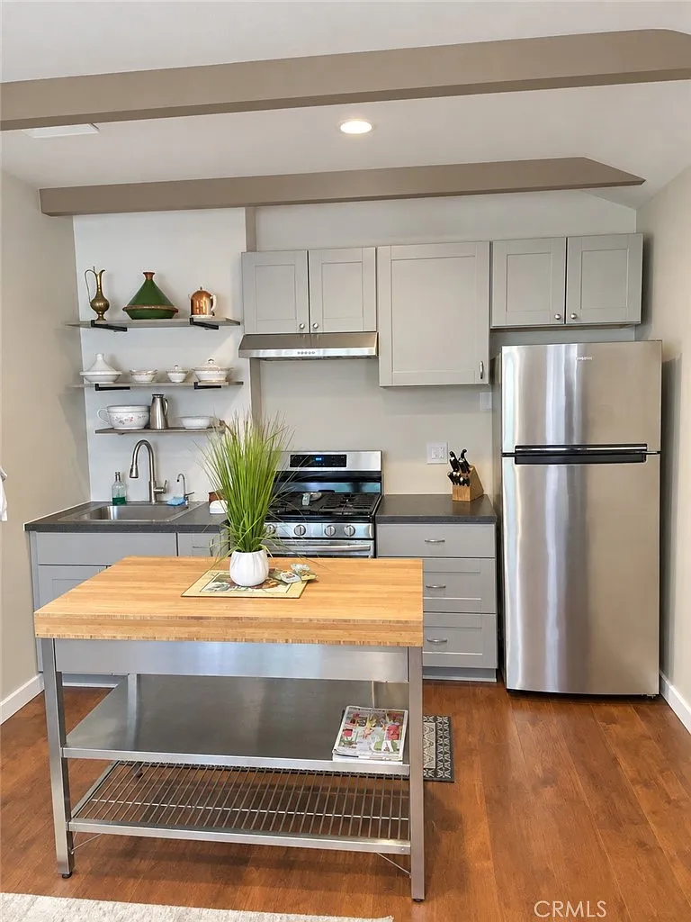1 bed, 500 sqft, $1,800 — Photo 1