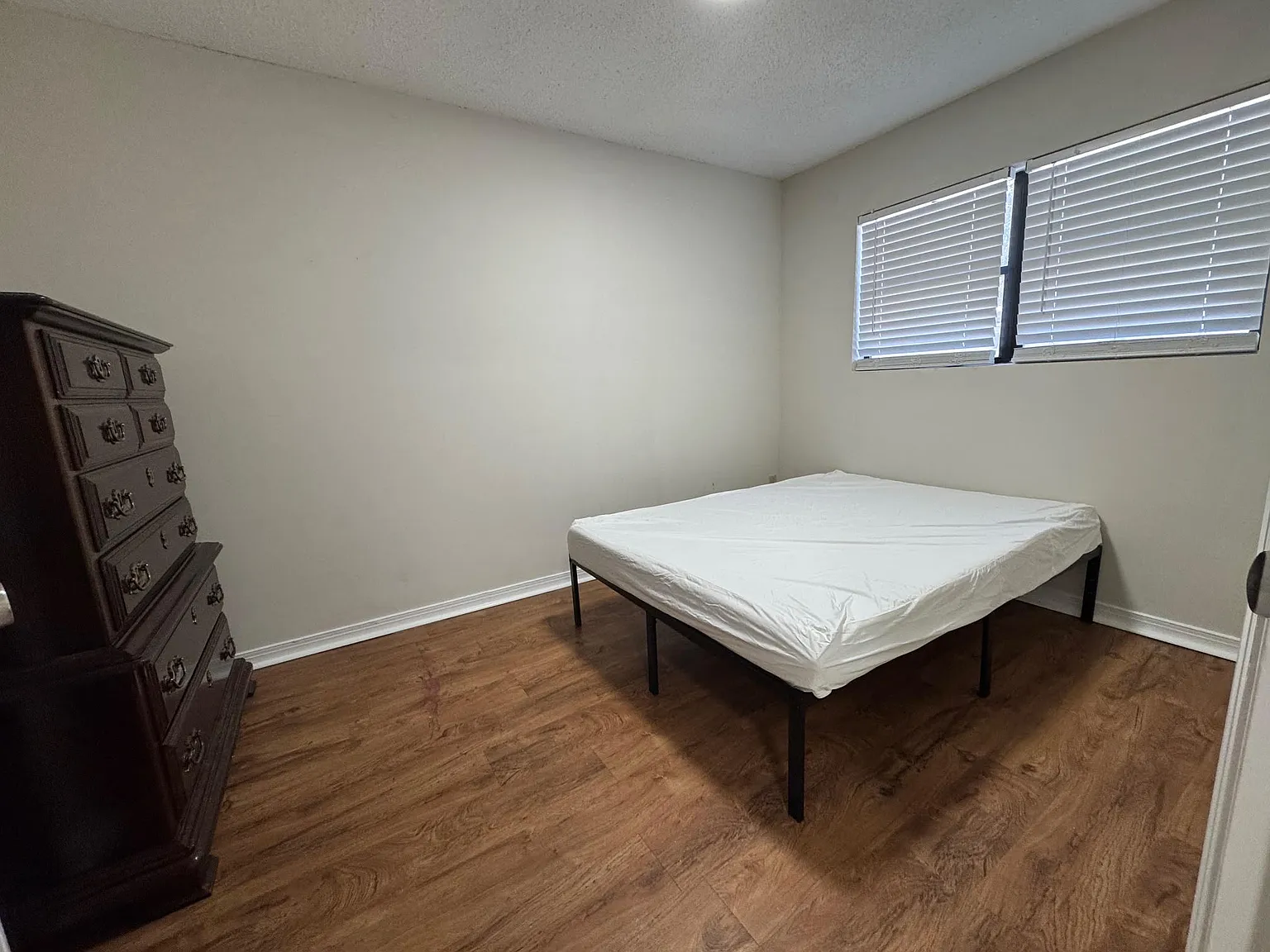2 bed, 1000 sqft, $800 — Photo 1