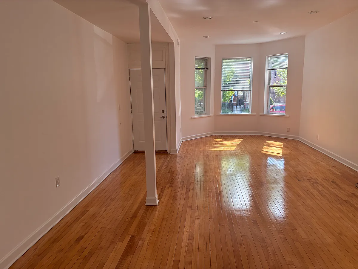Building Photo - 1452 N Fairfield Ave #1