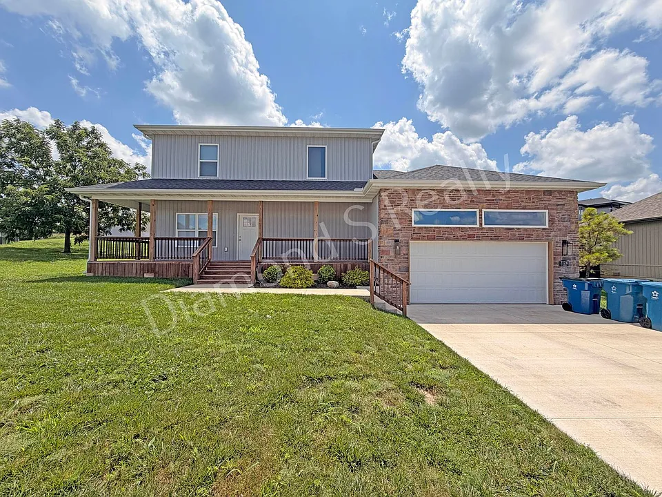2124 N Bradbury Ln