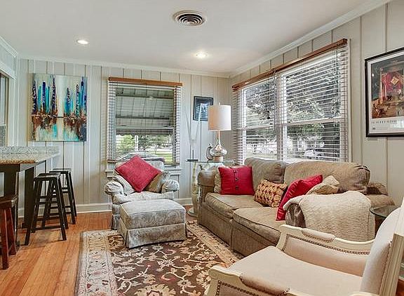 3rd image of 446 Huntlee Dr